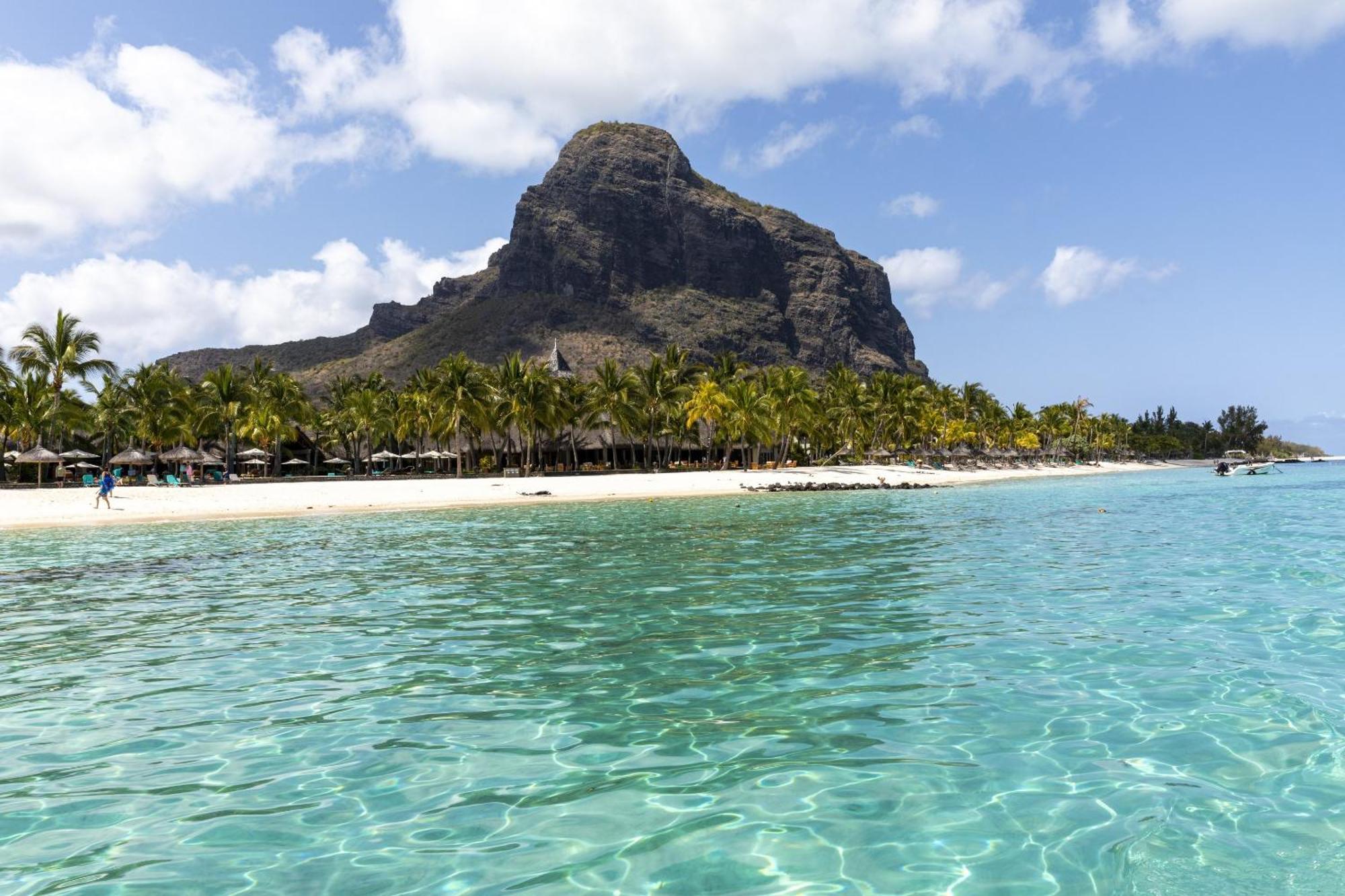 Paradis Beachcomber Golf Resort & Spa Le Morne Exterior foto