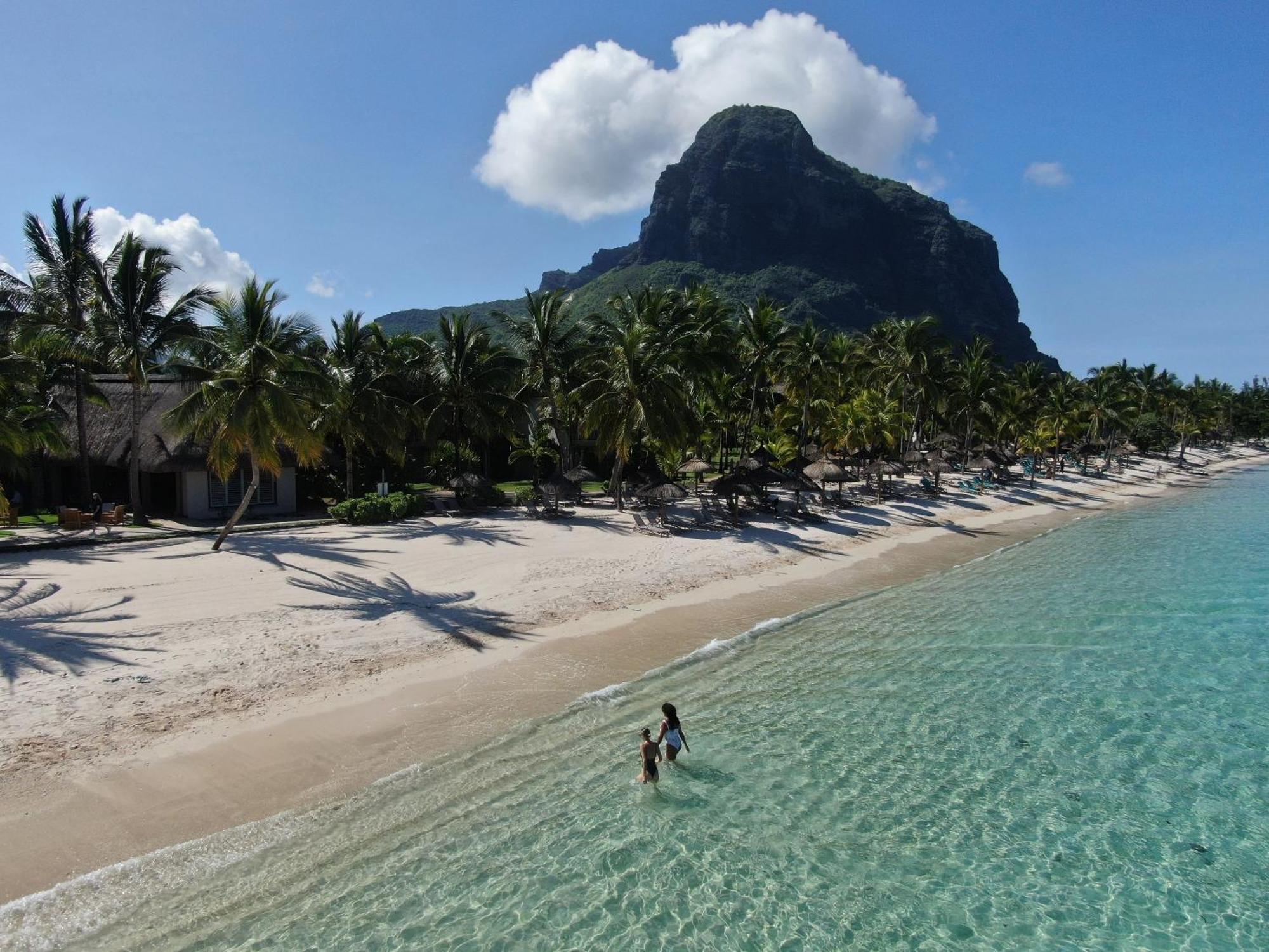 Paradis Beachcomber Golf Resort & Spa Le Morne Exterior foto